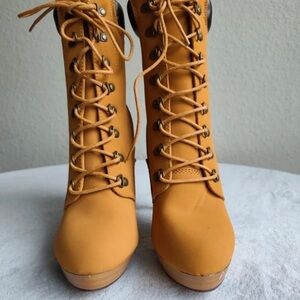 Shoe Dazzle Mustard Lace-Up Platform Ankle Boots